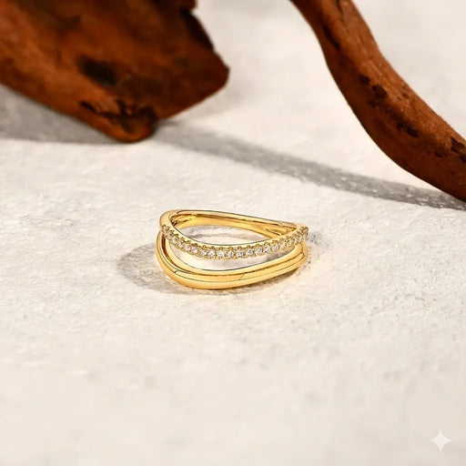 Silver wavy band ring with D-color VVS1 moissanite stone