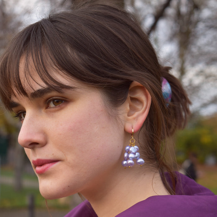  freshwater pearl earrings on gold-plated huggies
