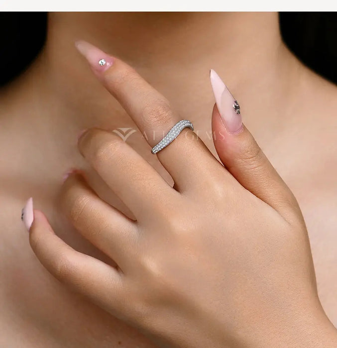 S925 Moissanite Ring – D-Color VVS1 Wavy Band SF