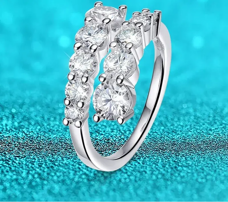 D-color VVS1 round-cut moissanite wedding ring in sterling silver
