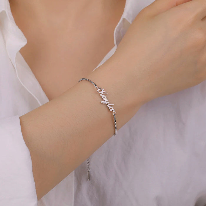 Custom Name Bracelet – Elegant Letter Charm Bracelet SF
